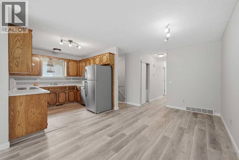 228 Berwick Drive NW, Calgary, photo 8
