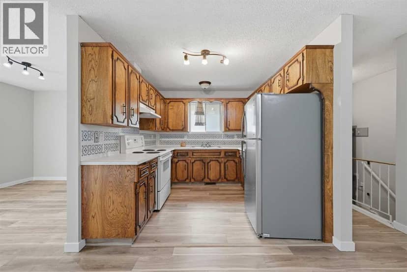 228 Berwick Drive NW — photo 9 of 40