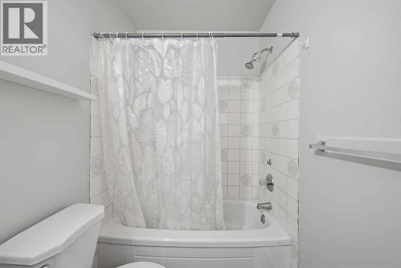 228 Berwick Drive NW — photo 19 of 40