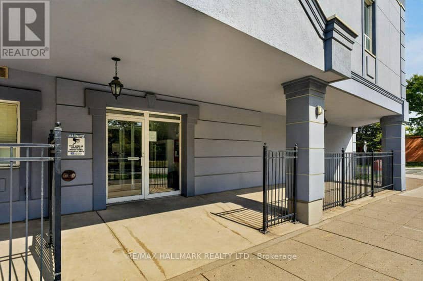 203 - 400 York Boulevard — photo 3 of 24