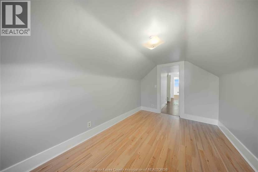 2404 Howard AVENUE — photo 10 of 25