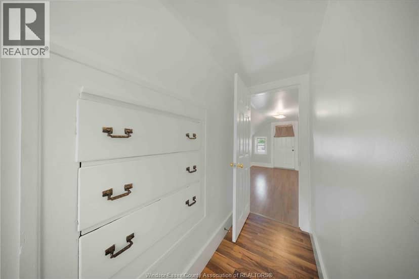 2404 Howard AVENUE — photo 11 of 25