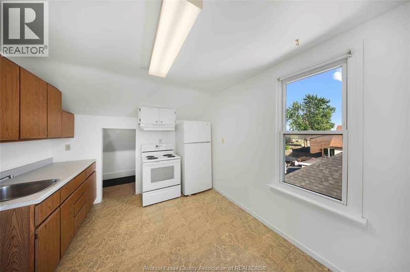2404 Howard AVENUE — photo 14 of 25
