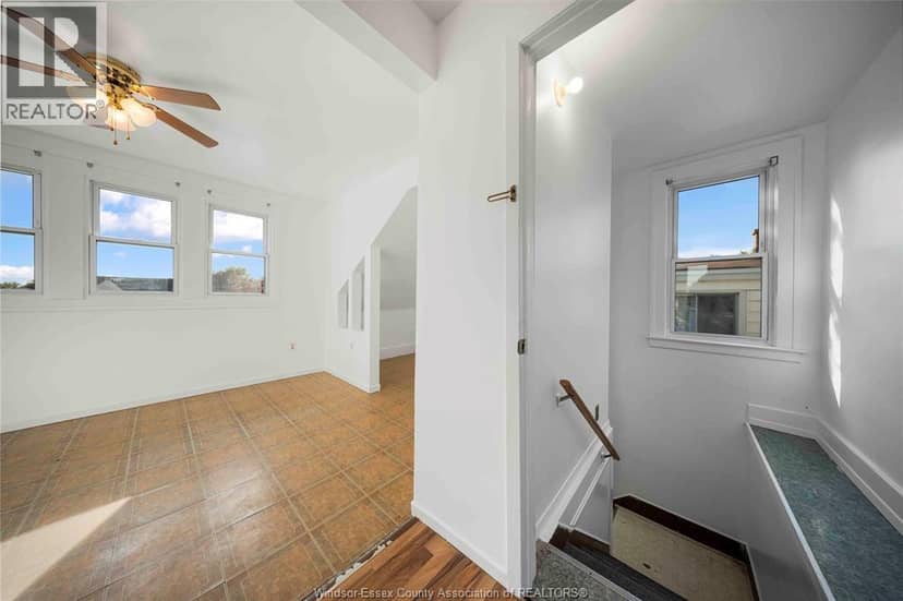 2404 Howard AVENUE — photo 18 of 25