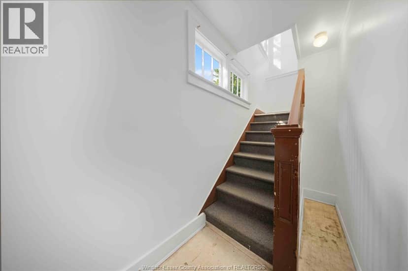 2404 Howard AVENUE — photo 19 of 25