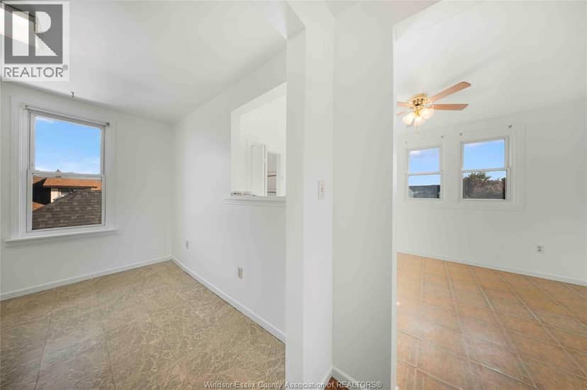 2404 Howard AVENUE — photo 22 of 25