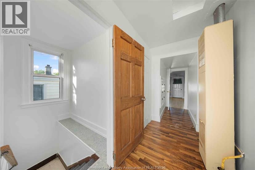 2404 Howard AVENUE — photo 7 of 25