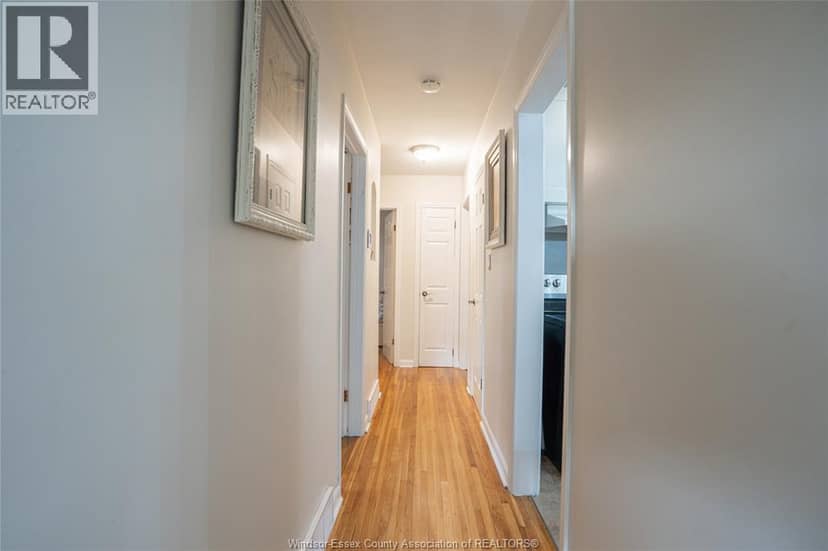 2250 Woodlawn AVENUE — photo 12 of 24