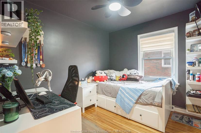 2250 Woodlawn AVENUE — photo 13 of 24