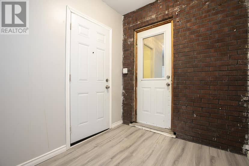 344 Wellington ST — photo 11 of 40