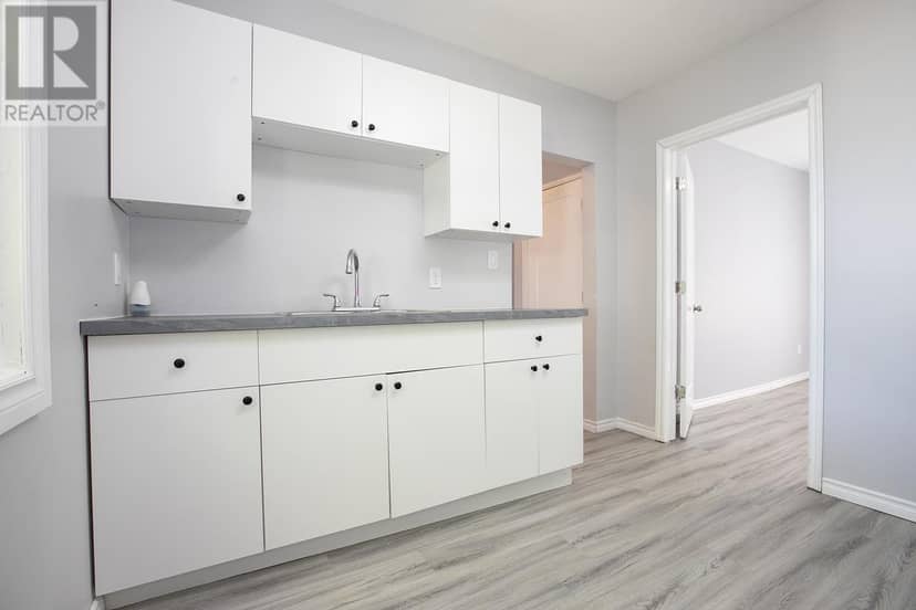 344 Wellington ST — photo 16 of 40