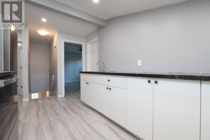344 Wellington ST — photo 38 of 40