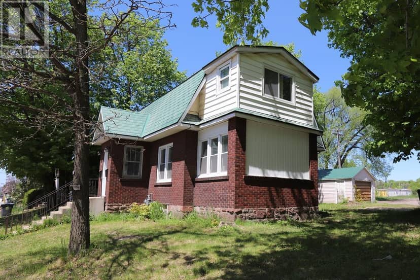 344 Wellington ST — photo 4 of 40