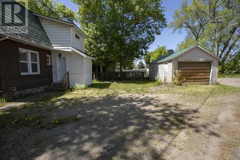 344 Wellington ST — photo 6 of 40