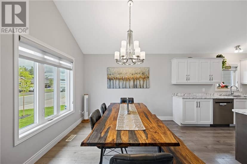 41 Meadowgreen Drive — photo 10 of 37