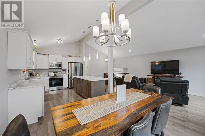 41 Meadowgreen Drive — photo 11 of 37
