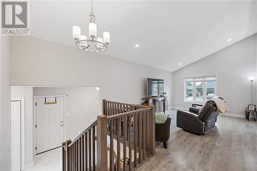 41 Meadowgreen Drive — photo 7 of 37