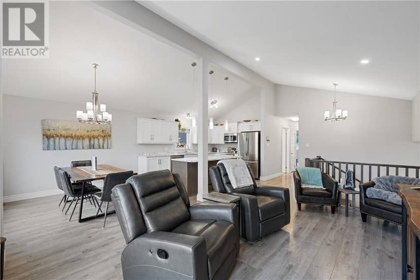 41 Meadowgreen Drive — photo 9 of 37