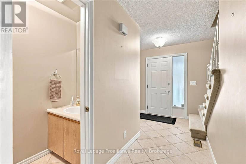 125 Tracey Park Drive — photo 17 of 40