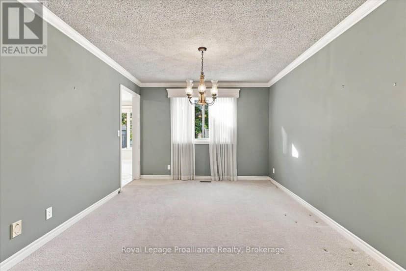 125 Tracey Park Drive — photo 8 of 40