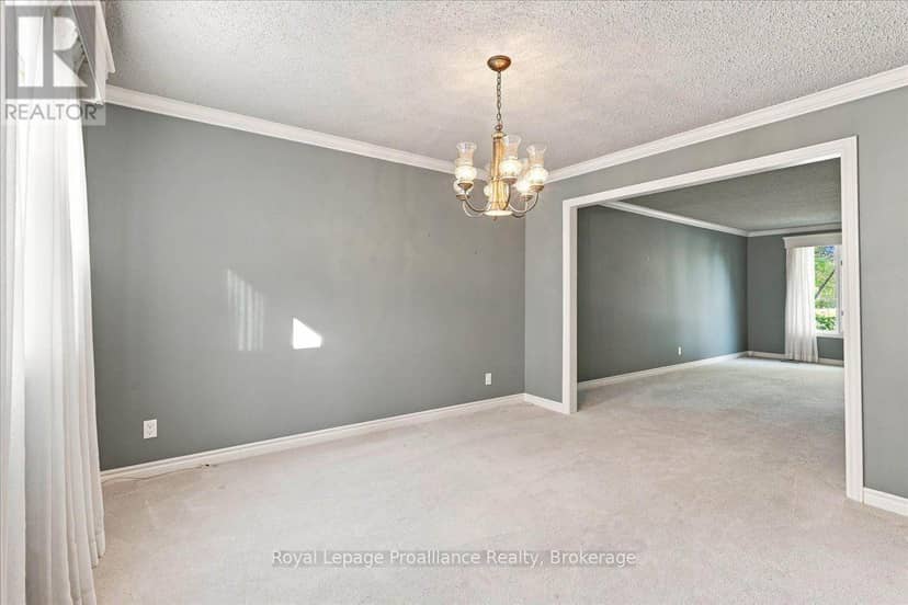 125 Tracey Park Drive — photo 9 of 40