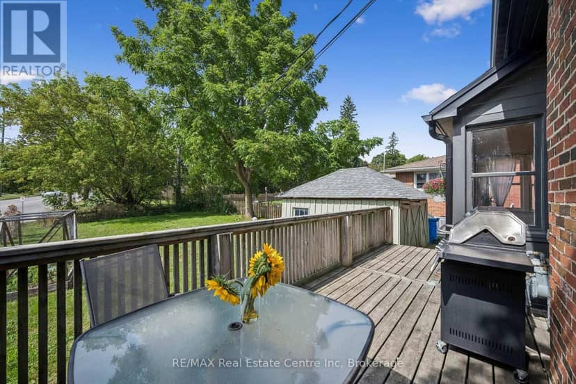 699 St Andrew Street W — photo 32 of 40