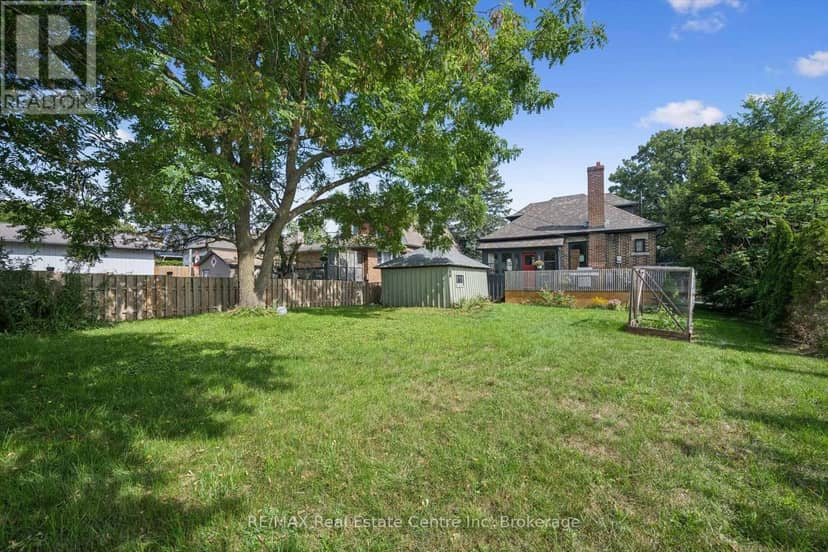 699 St Andrew Street W — photo 36 of 40