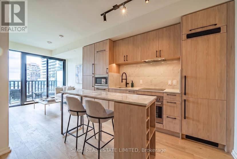 1007 - 109 Erskine Avenue — photo 5 of 16
