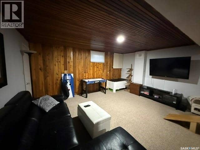 208 East AVENUE — photo 19 of 24