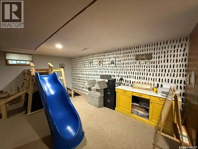 208 East AVENUE — photo 20 of 24