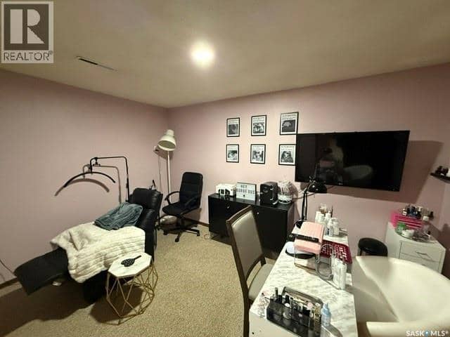 208 East AVENUE — photo 22 of 24