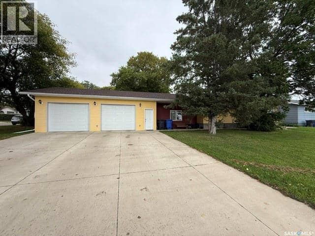 208 East AVENUE, Kamsack, photo 3