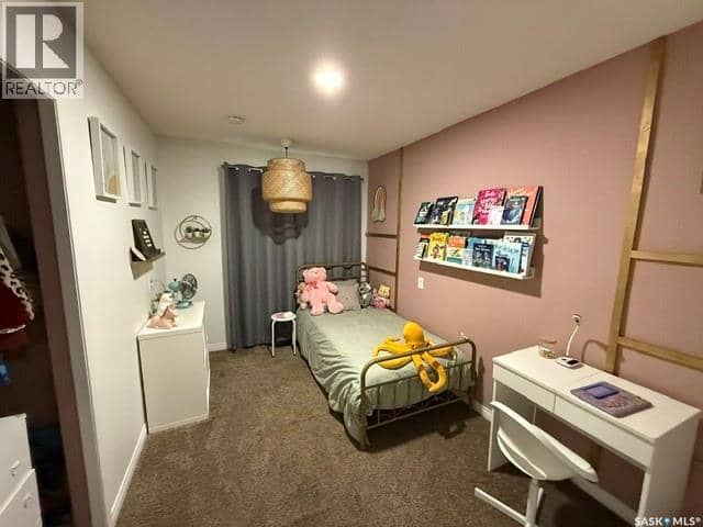 208 East AVENUE — photo 9 of 24