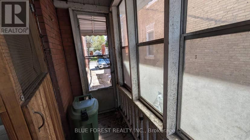 23 Hyatt Avenue — photo 17 of 35