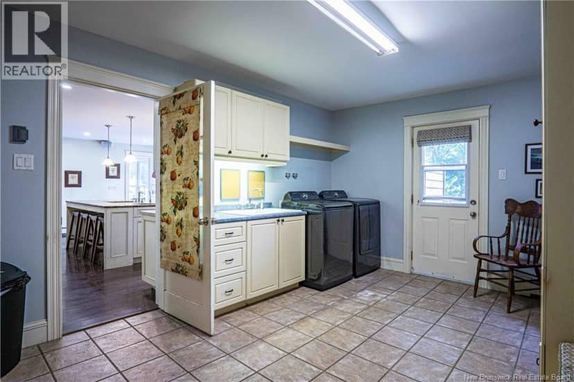 129 Alexandra Street — photo 21 of 40