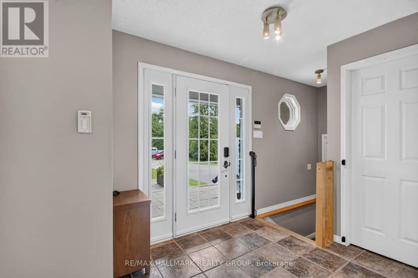 8251 Ranita Crescent, Ottawa, photo 3