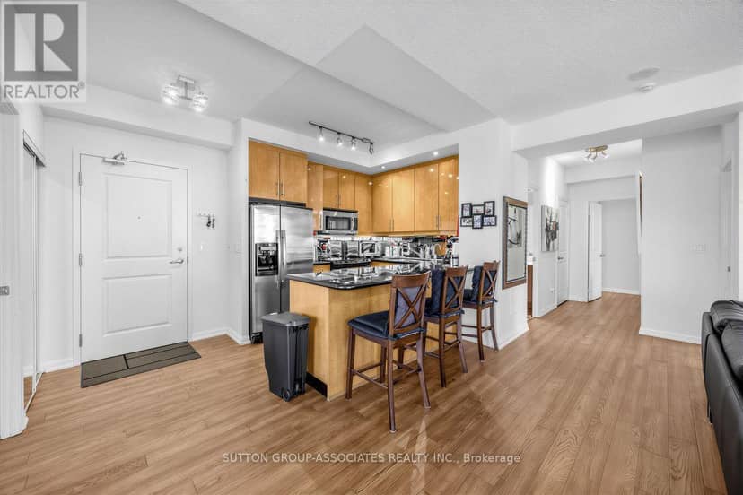 1603 - 628 Fleet Street — photo 11 of 33