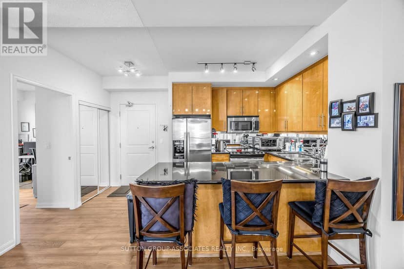 1603 - 628 Fleet Street — photo 12 of 33