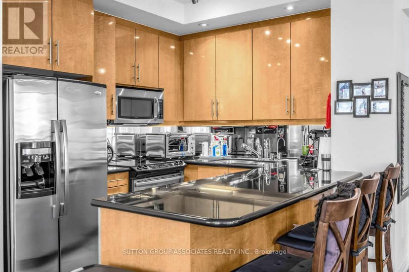 1603 - 628 Fleet Street — photo 13 of 33