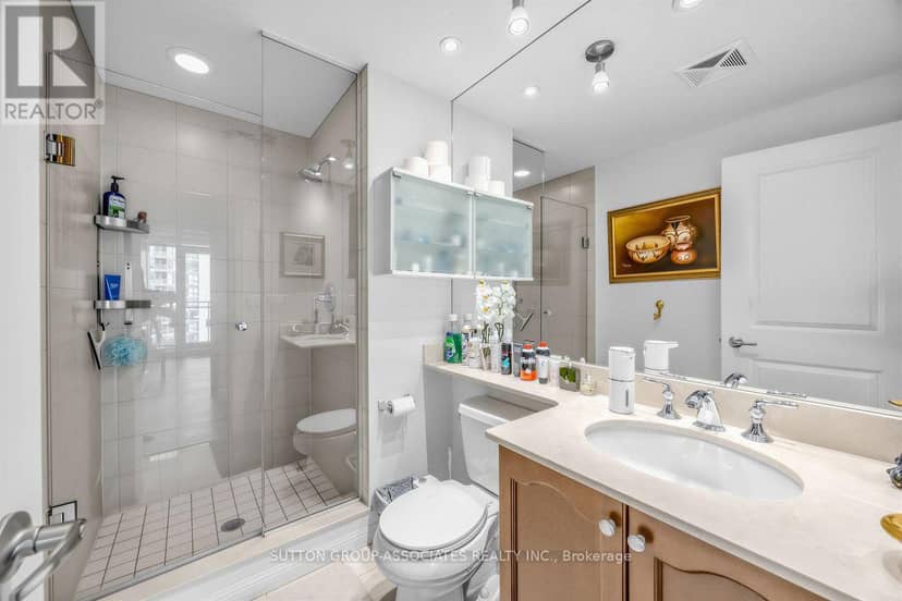 1603 - 628 Fleet Street — photo 18 of 33