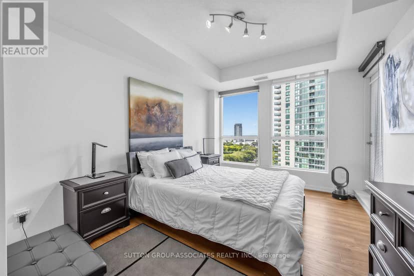 1603 - 628 Fleet Street — photo 19 of 33