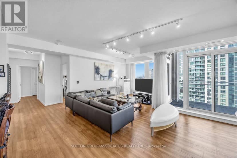 1603 - 628 Fleet Street — photo 4 of 33