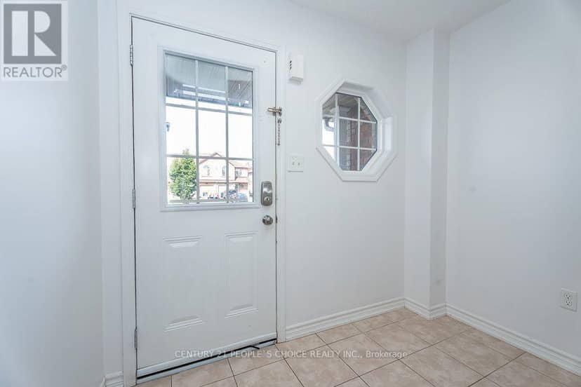 129 Sydenham Wells Square, Barrie, photo 6