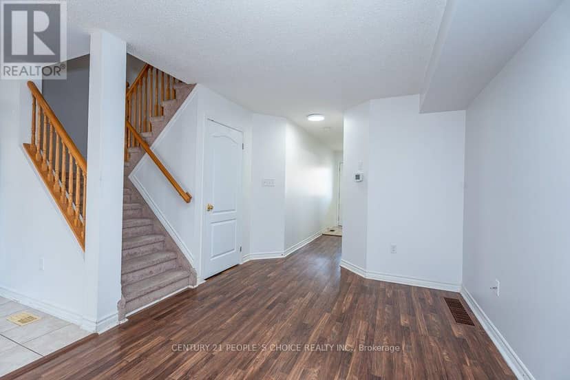129 Sydenham Wells Square — photo 10 of 40