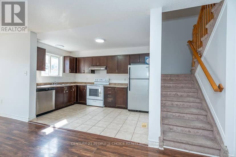 129 Sydenham Wells Square — photo 11 of 40