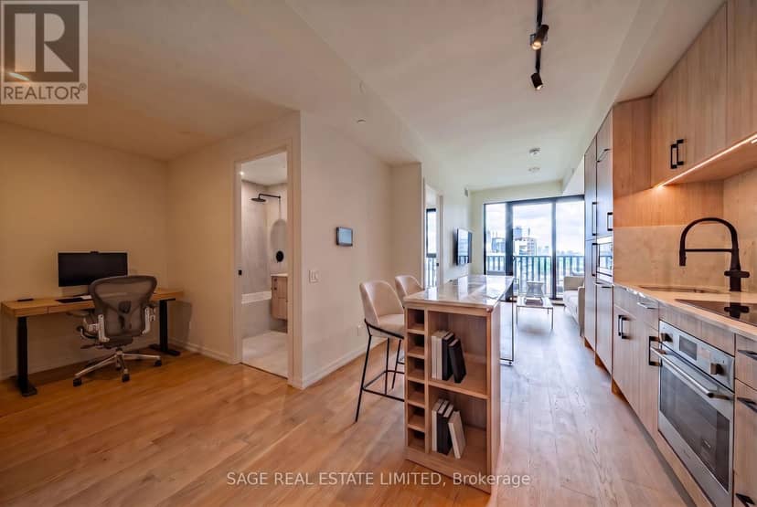 1007 - 109 Erskine Avenue — photo 4 of 16