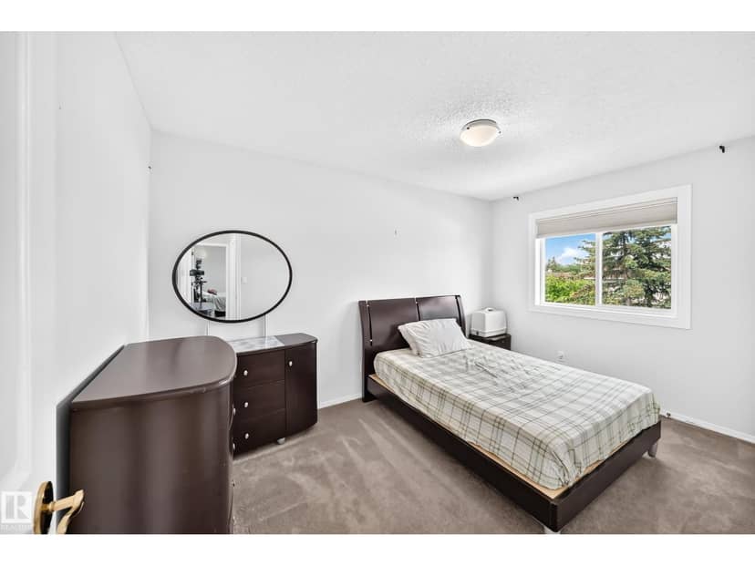 4216 47 ST NW — photo 35 of 40