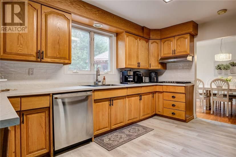 697 Camelot Drive — photo 8 of 27
