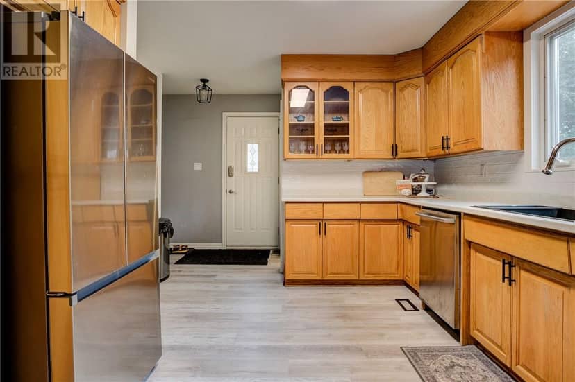 697 Camelot Drive — photo 9 of 27