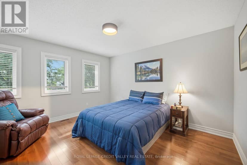 8 Livingston Drive — photo 24 of 38